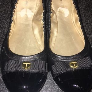 TAHARI ballet style shoes